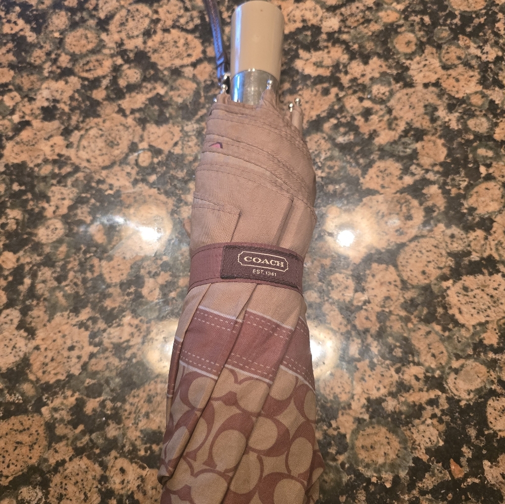 Coach Signature Pattern Umbrella - Picture 4 of 10